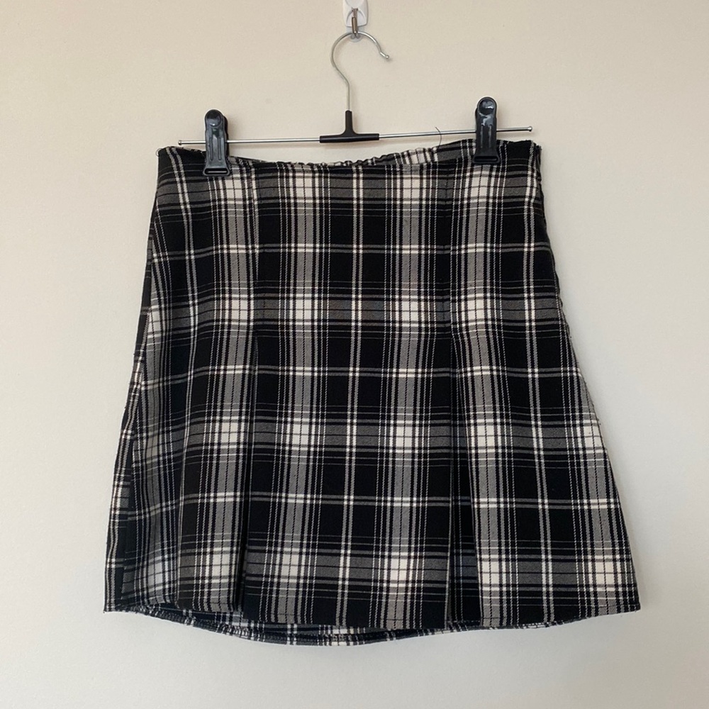 BRANDY MELVILLE PLAID PLEATED MINI SKIRT
